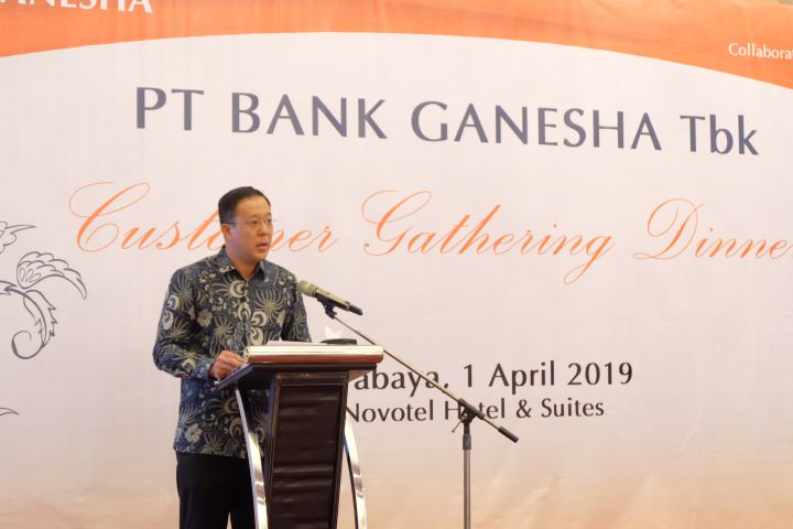 customer gathering dinner  (6)